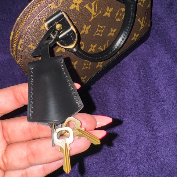 Alma Bb World Tour Edition - Picture 9 of 12